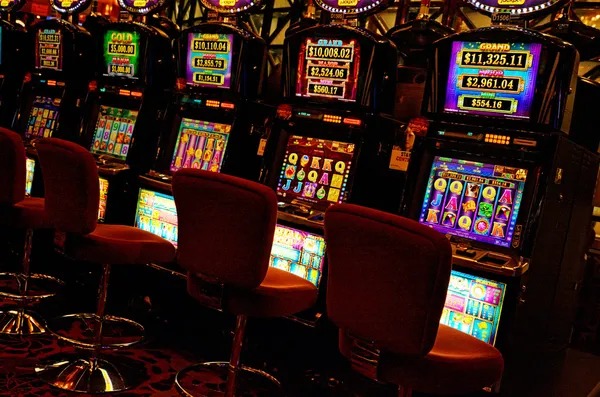 motowin77 Dream Gaming table lobby showing available games, betting limits, and player counts